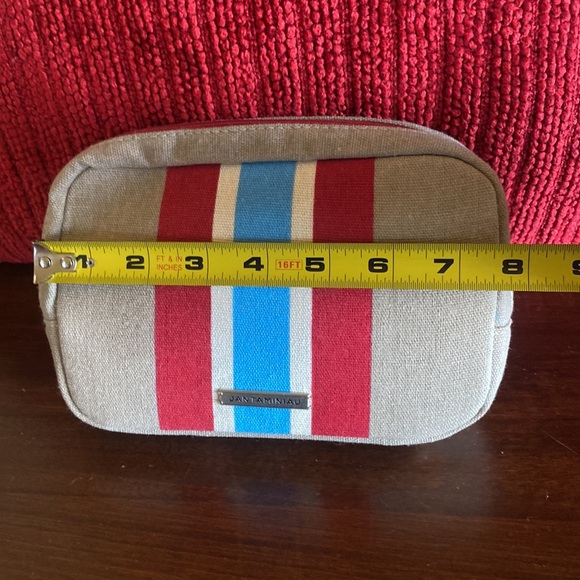 Jantaminiau Travel Case with Navy Blue Sleep Mask - Picture 3 of 10